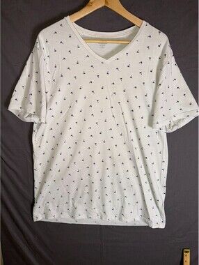 Old Navy Men’s V‑Neck Tee XL White Palm Tree Print Casual Shirt